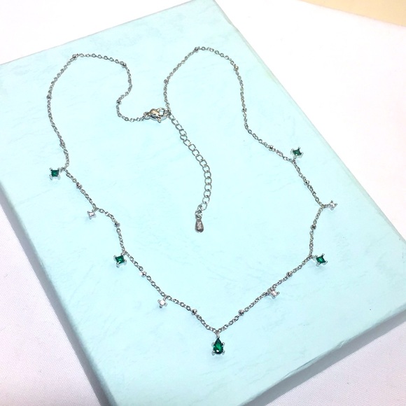 🍏50% OFF/3+...Dainty Necklace With Small Clear and Green Crystals (Silver Tone) - Picture 9 of 10